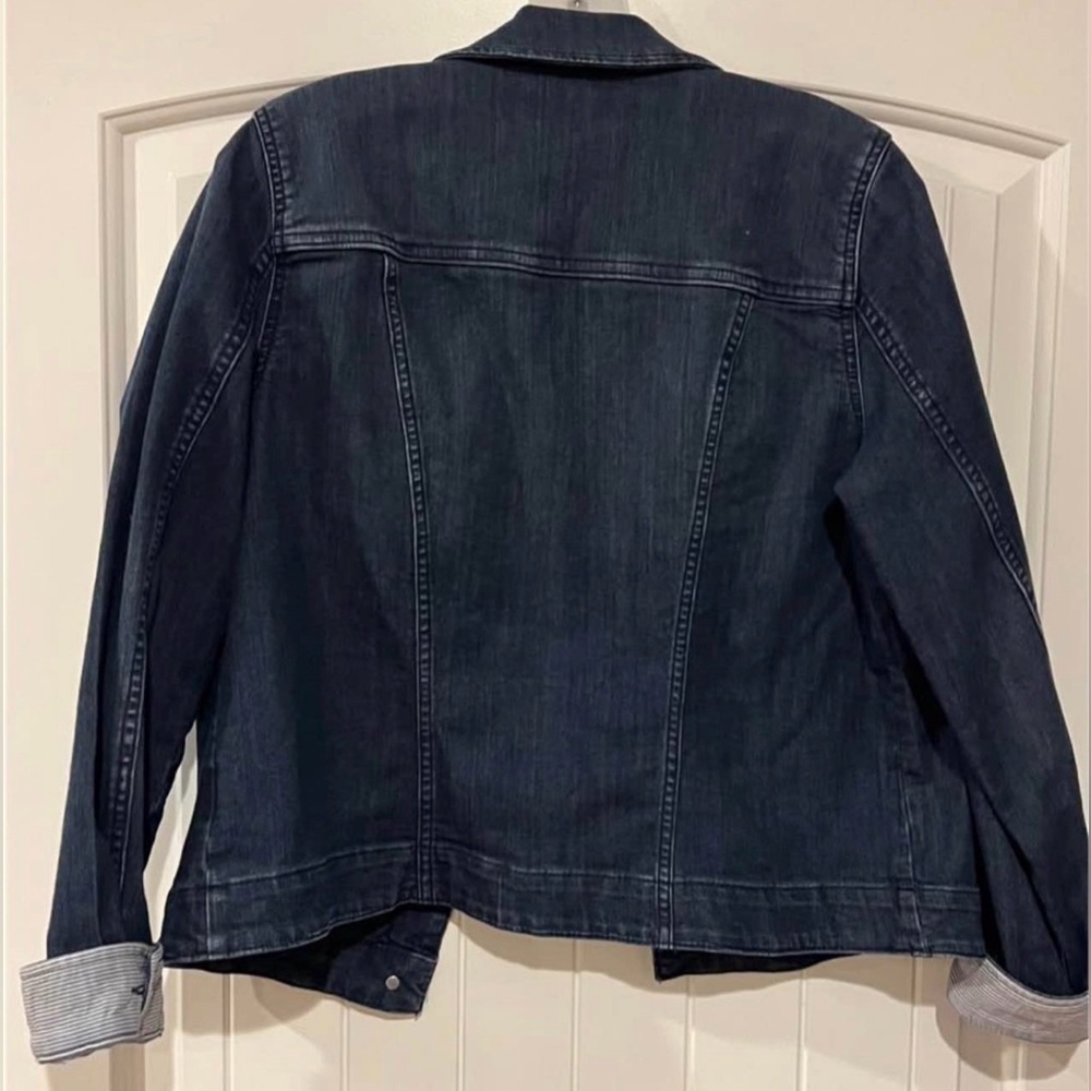 Size small- dark wash denim jacket- Croft and Barrow - Picture 2 of 4